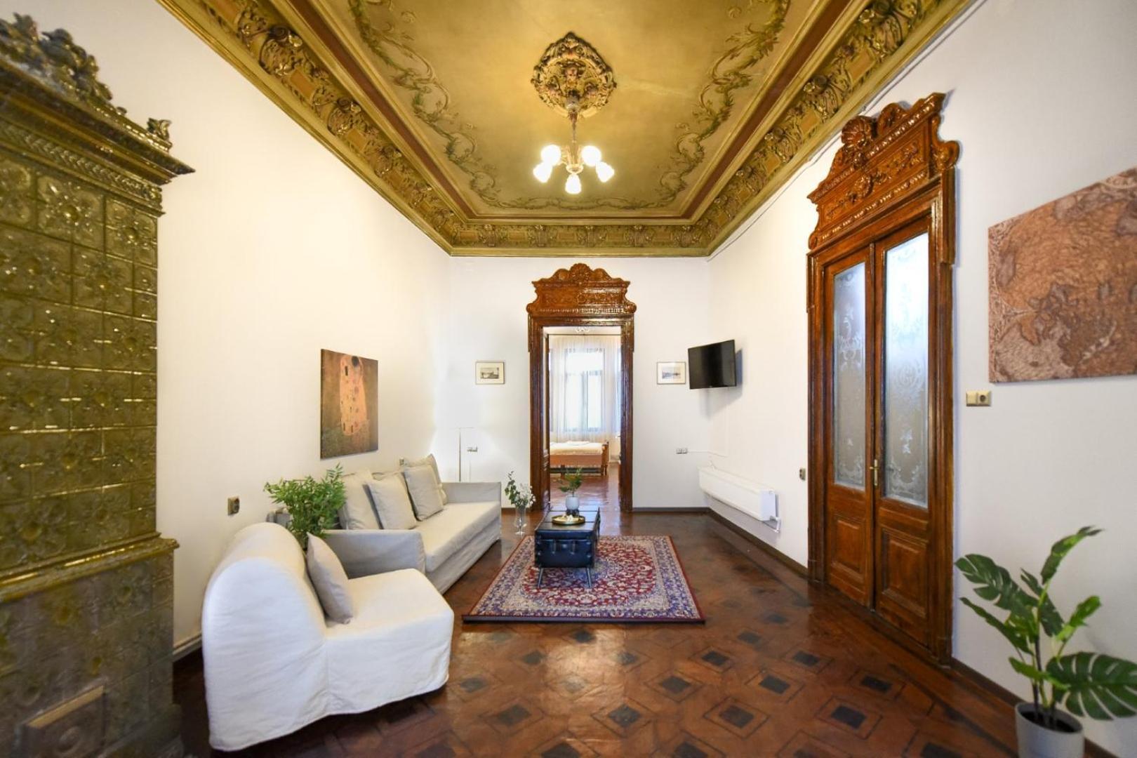 Timeless Elegance Meets Modern Comfort - In The Heart Of The Old Town Apartment Bucharest