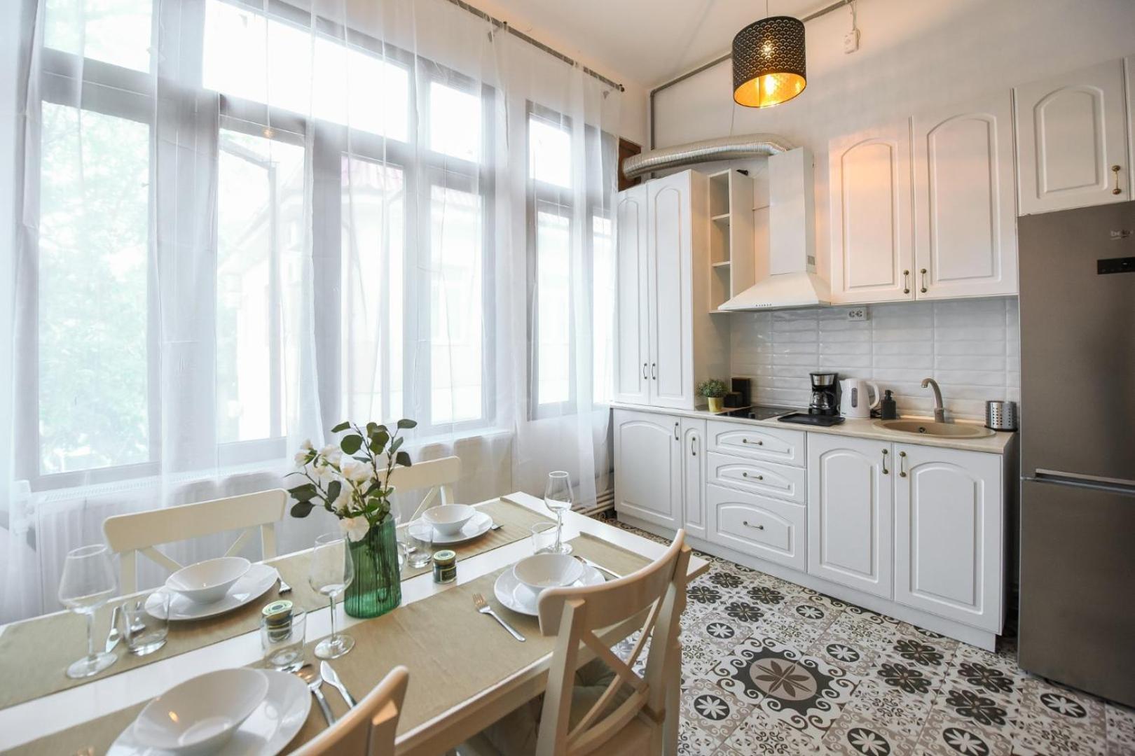Timeless Elegance Meets Modern Comfort - In The Heart Of The Old Town Apartment *