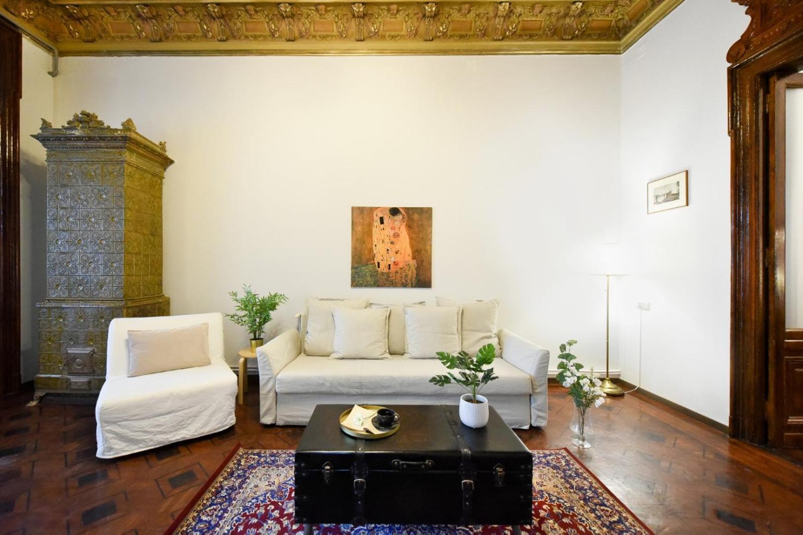 Timeless Elegance Meets Modern Comfort - In The Heart Of The Old Town Apartment Bucharest
