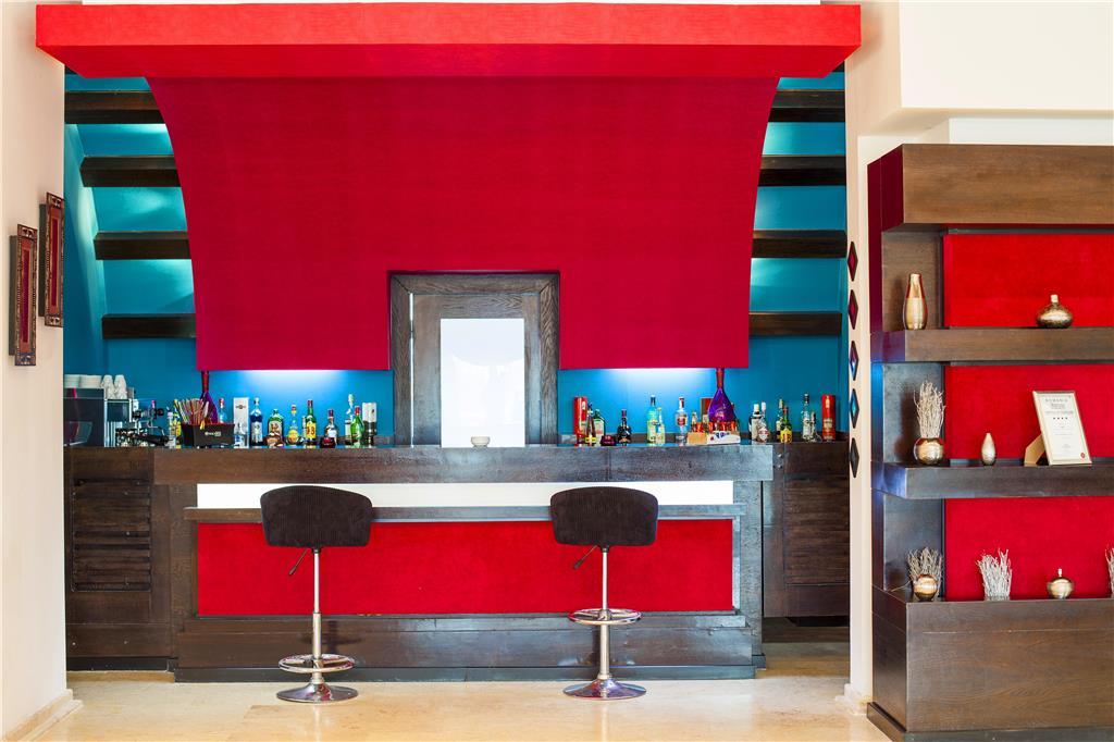Phoenicia Express 4*