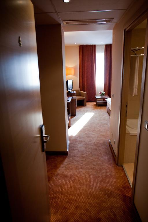 Top Rooms Aparthotel Bucharest