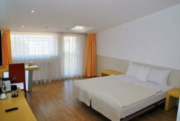 Hotel Christina Plus 4*