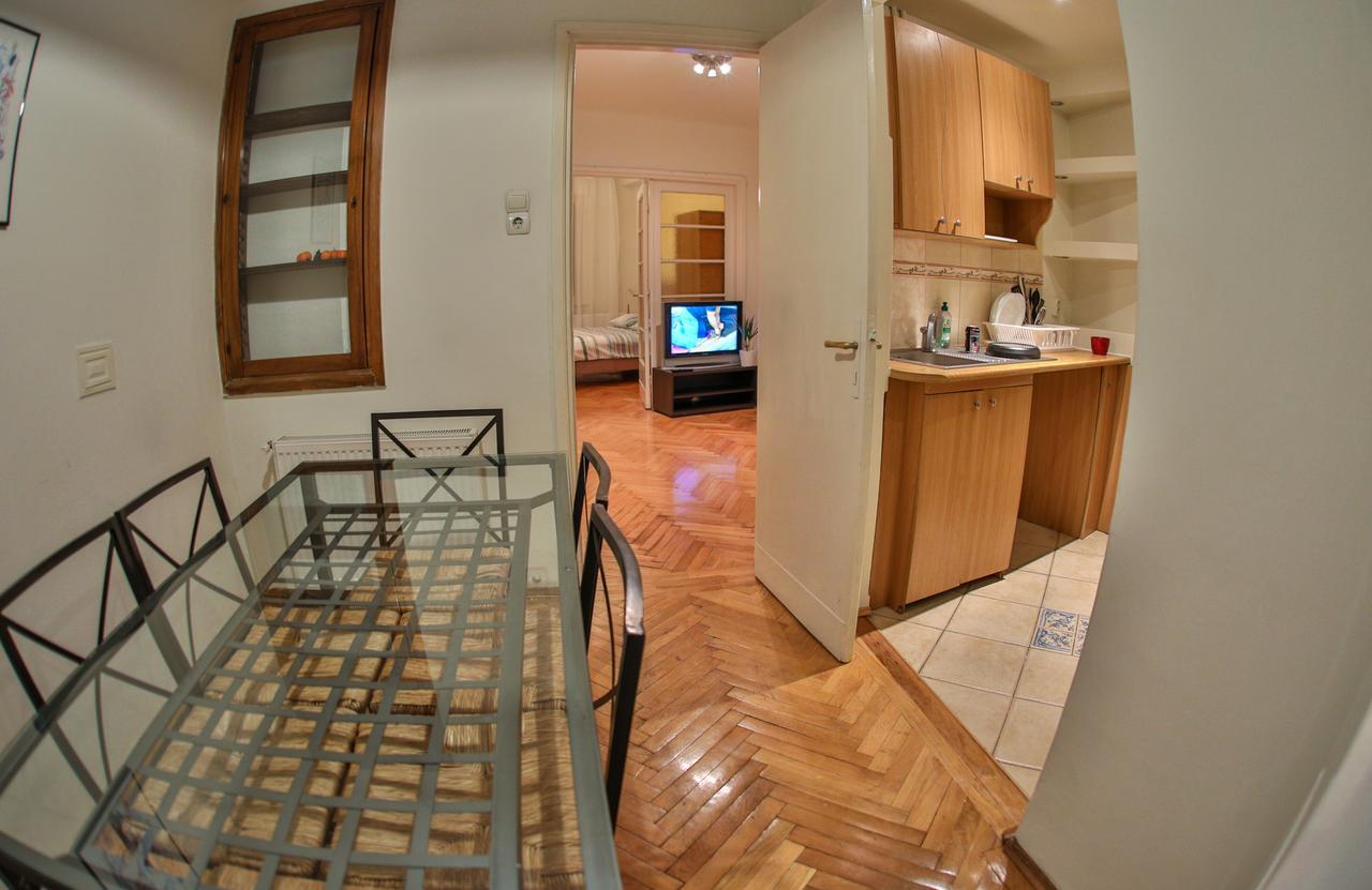 Apartment Color Franceza St *