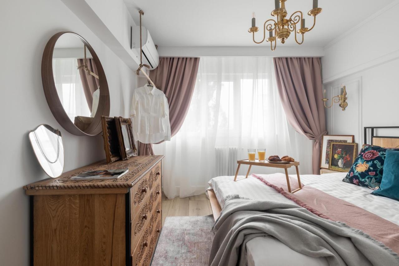 Eclectic 3 Bedroom Calea Victoriei By Urbanesq Apartment