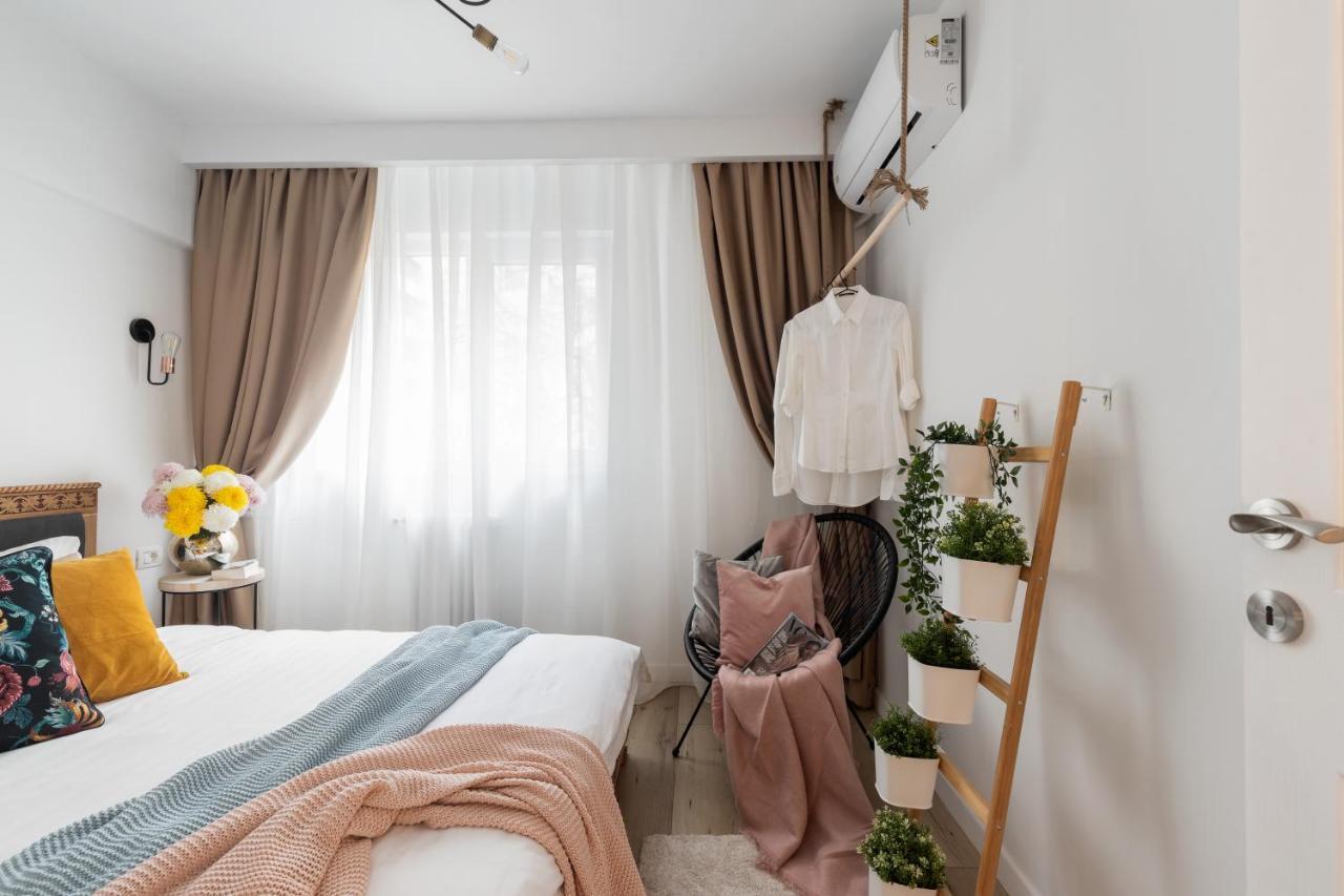Eclectic 3 Bedroom Calea Victoriei By Urbanesq Apartment Bucharest