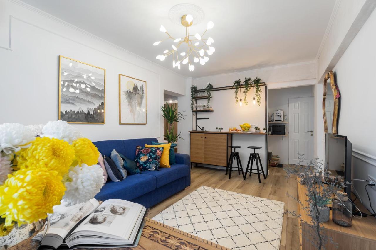 Eclectic 3 Bedroom Calea Victoriei By Urbanesq Apartment *