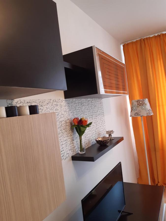 A Chic Apart Iancului Apartment *