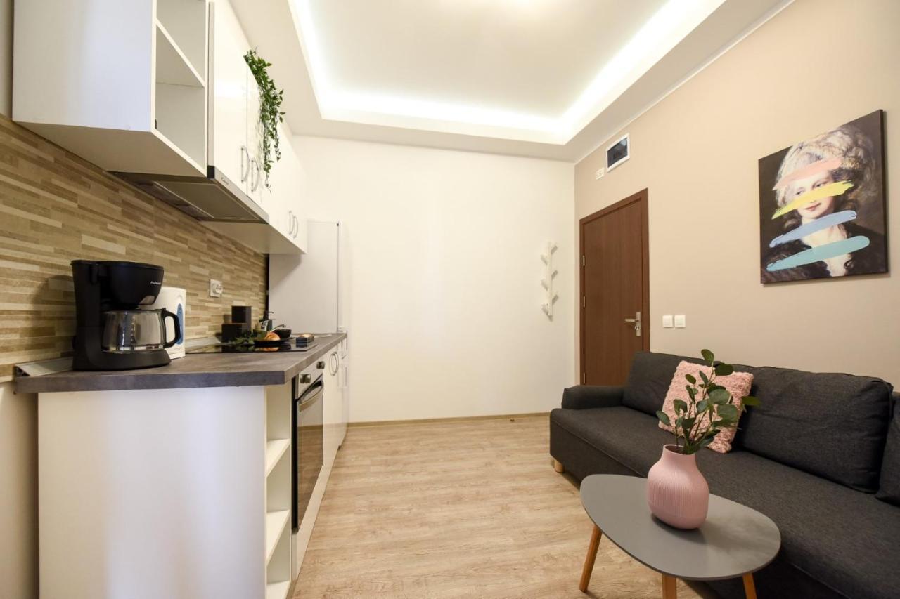 Pastel Hues - Homey Near Armeneasca Apartamento