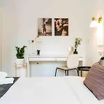Bright Apartment - Top Location - City Balcony