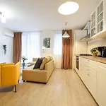The Comfy Spot - 1 Br-Apartment & Parking Included In North Business Area