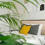Sunny 2Br Flat-Top Location-Amazing Views