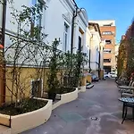 5 Stars High Hostel