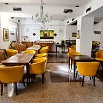 5 Stars High Hostel