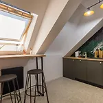 Urban Oasis Apartments With Parking