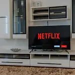 Cozy & Spacious 2Br Apartment With Netflix