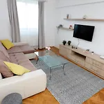 Rico\'S 3 Bedroom City Center Apartment