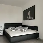 Beautiful Penthouse Lakeview W18