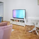 Cozy Apartment In The Center