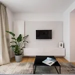 Luxurious Central New Penthouse + Parking