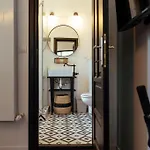 Newstudio & City Center I Balcony I Netflix