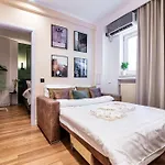 Prime Central Location & Cozy Comfort: Apartments Near Sala Palatului