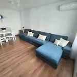 Platinum Apartment - Apartament Cu 3 Camere, 2 Dormitoare, 2 Bai, Bucatarie Complet Utilata, 2 Balcoane