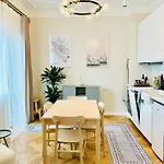 Ultracentral Lux Boutique 1Br Ap Near Subway