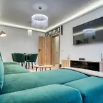 City Chic Retreat: Newly Renovated 1Br Apartment