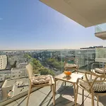 Prestige Views: Luxury Retreat