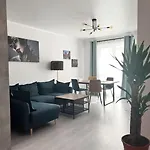 Central, Spacius Apartment.
