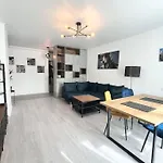 Central, Spacius Apartment.