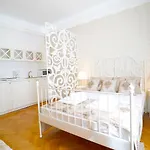 Elegant Central Studio - University Square