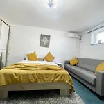 Blue Studio - Half Ground Level With Windows - Demisol