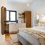 Piata Natiunilor Unite Studios: Where Style Meets Bucharest\'S Pulse