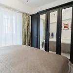 Spacious Stay Near City Center