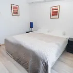Spacious Stay Near City Center
