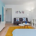 Cosy & Chic Studio Close By Victoria Square