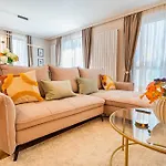 Victoriei Emerald & Pink Gems - Designer Apartments