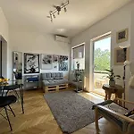 2 Bedroom Artsy Apartment