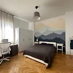2 Bedroom Artsy Apartment