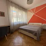 2 Bedroom Artsy Apartment