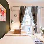 Heart Of The City - Cozy Apartments In Prime Location
