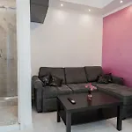 Ultra Central White & Lila Studio