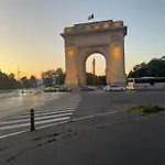Arc De Triomphe Home - Free Parking Place