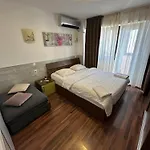 New Green Apartment 64 With Private Parking
