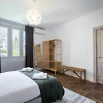 Stunning 2Br Apartment - Ateneu - City Center