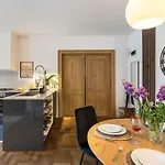 Stunning 2Br Apartment - Ateneu - City Center