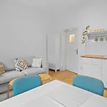 Victory Avenue Gem - Modern & Elegant Apartment