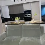 Fancy Apartment With 2Br
