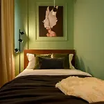 Elegant Studios On Magheru Boulevard - The Art Of Living Simply